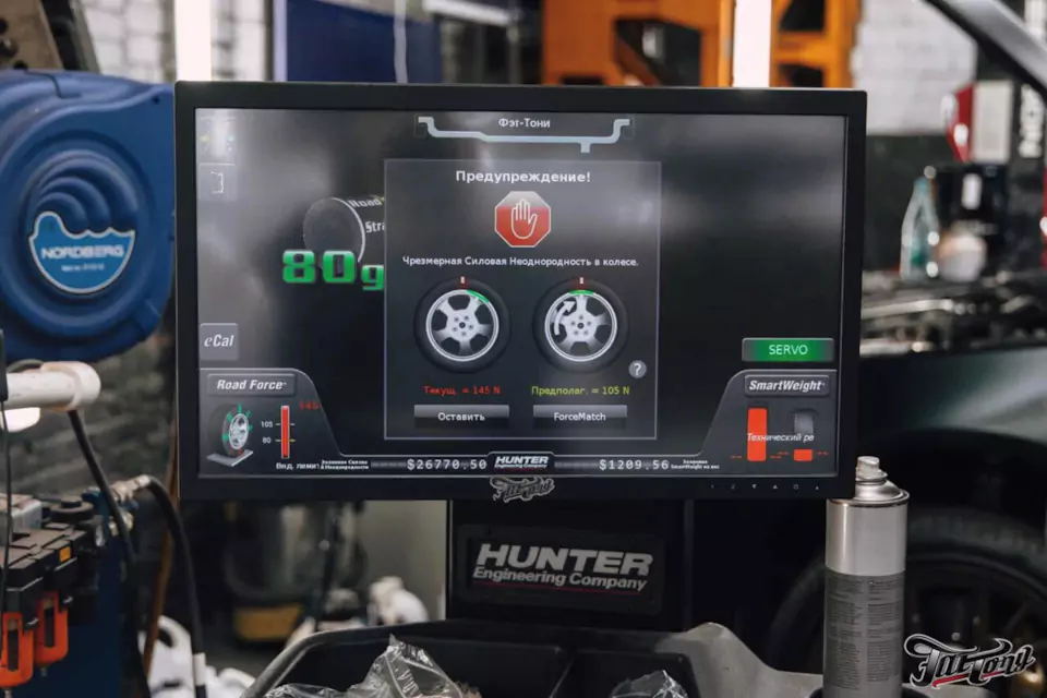Фирменный шиномонтаж с адаптацией и балансировкой на стендах Hunter для Jeep Grand Wagoneer. Собираем новый комплект!